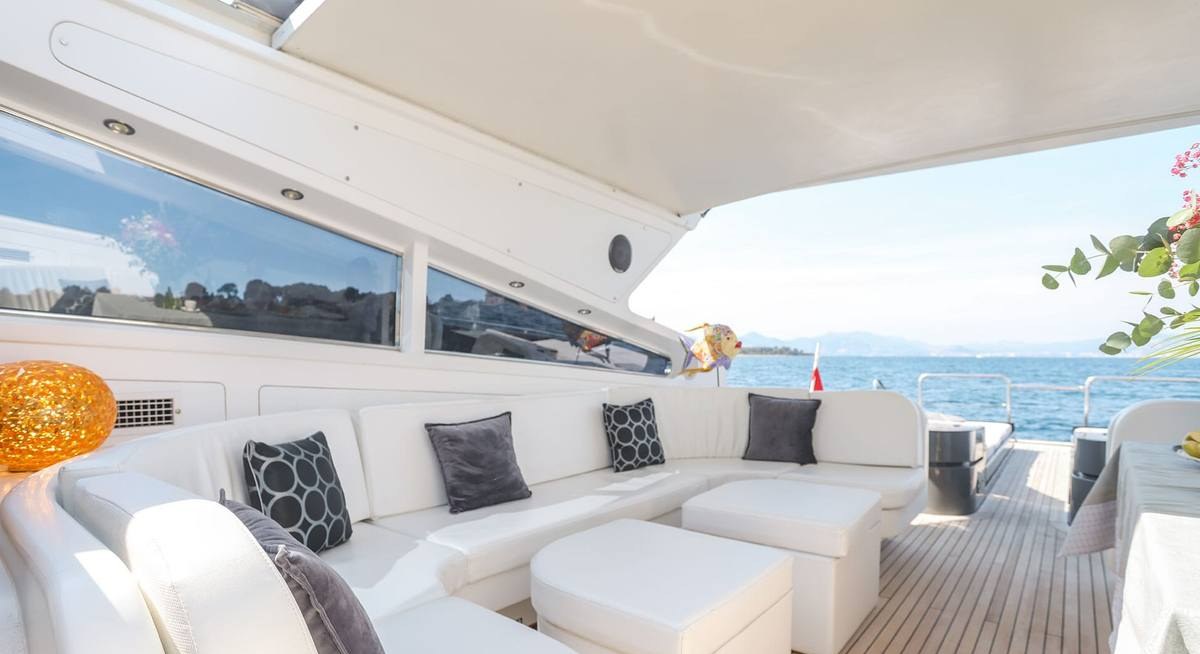 A4 yacht charter 4