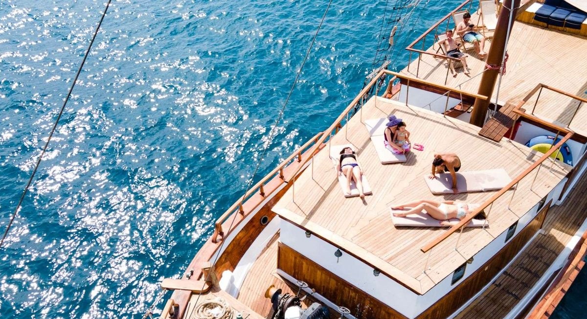 AEGEOTISSA II yacht charter 2