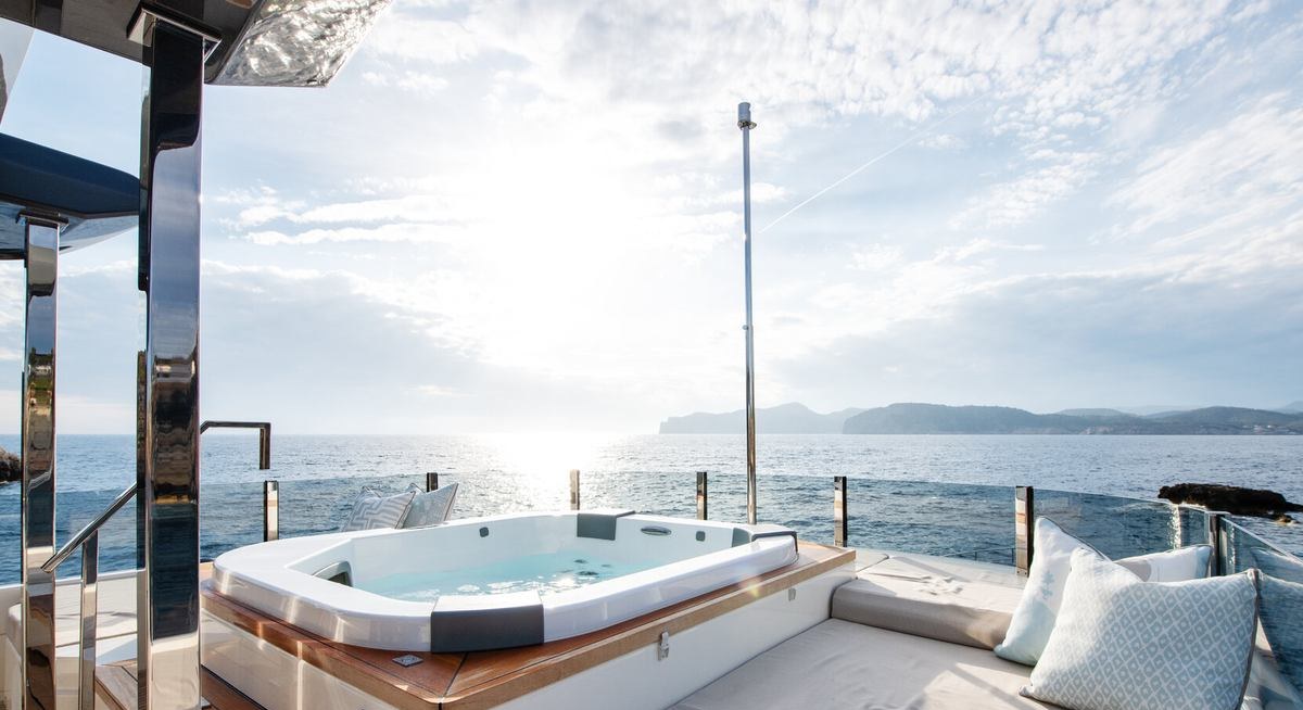 ALBERRY yacht charter 3