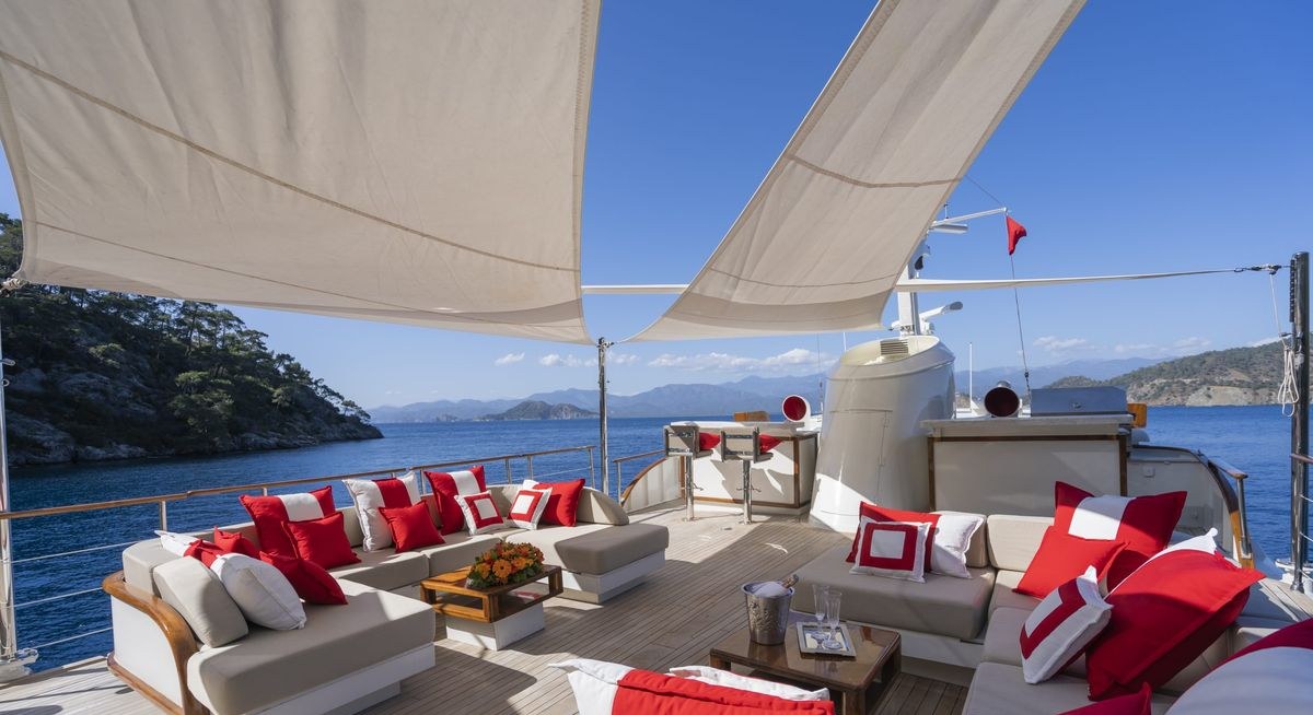 ALHAMBRA yacht charter 3