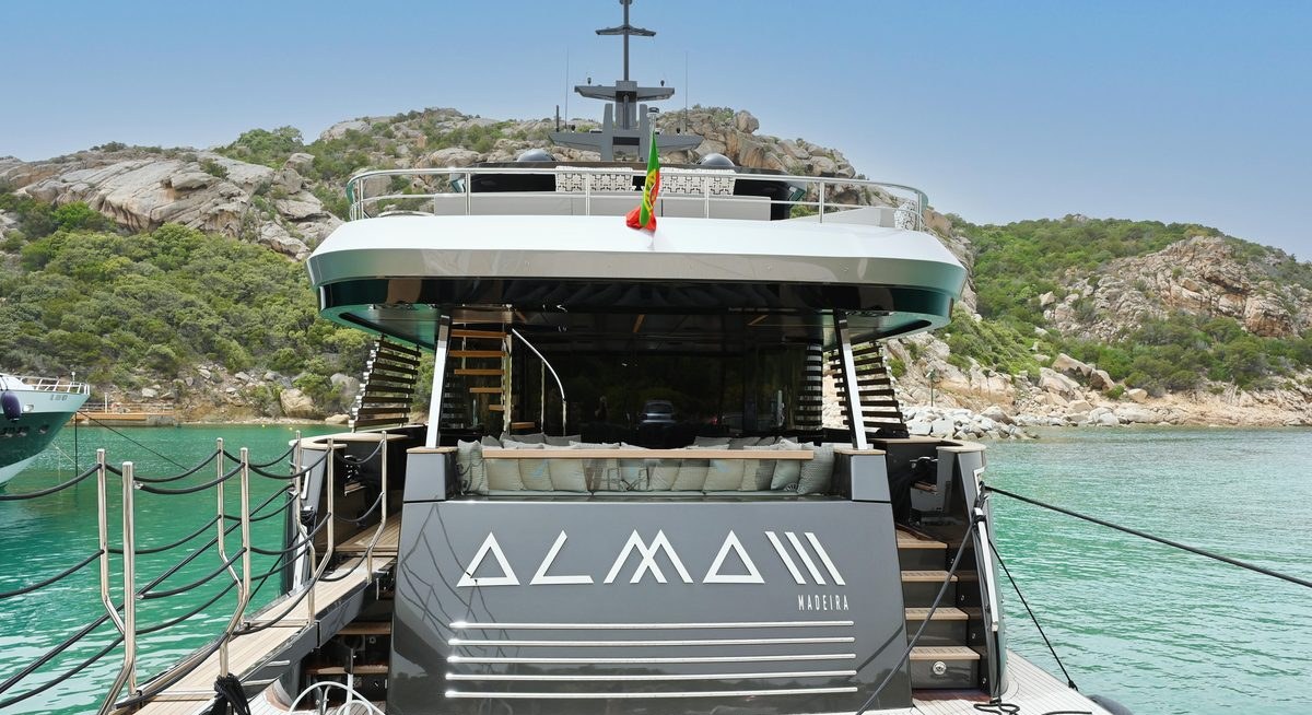 ALMA III yacht charter 5