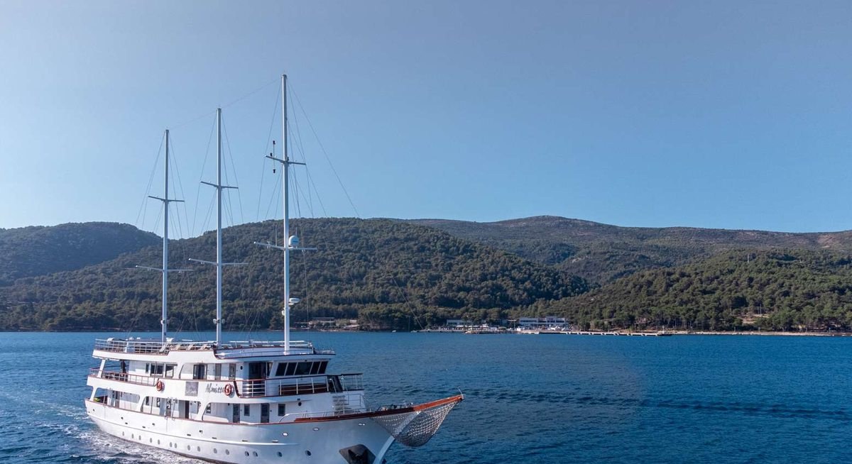 ALMISSA yacht charter 2