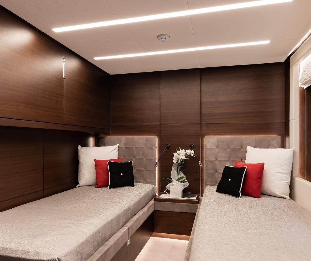 Yacht charter ALTAVITA YACHT CHARTER