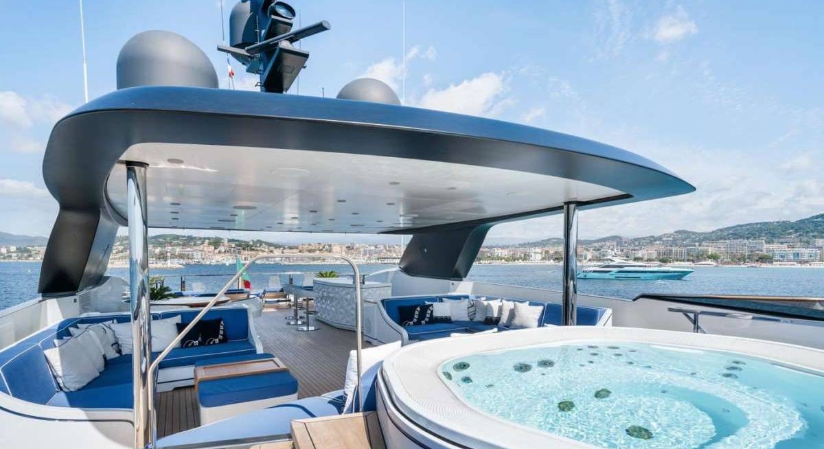 ALULIM yacht charter 2