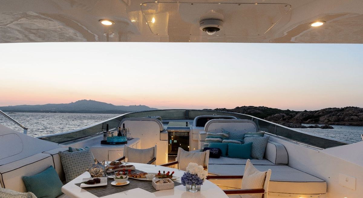 AMAYA yacht charter 4