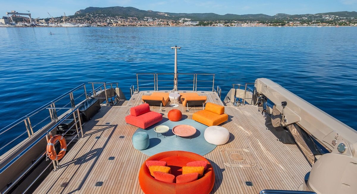 AMIKA yacht charter 4