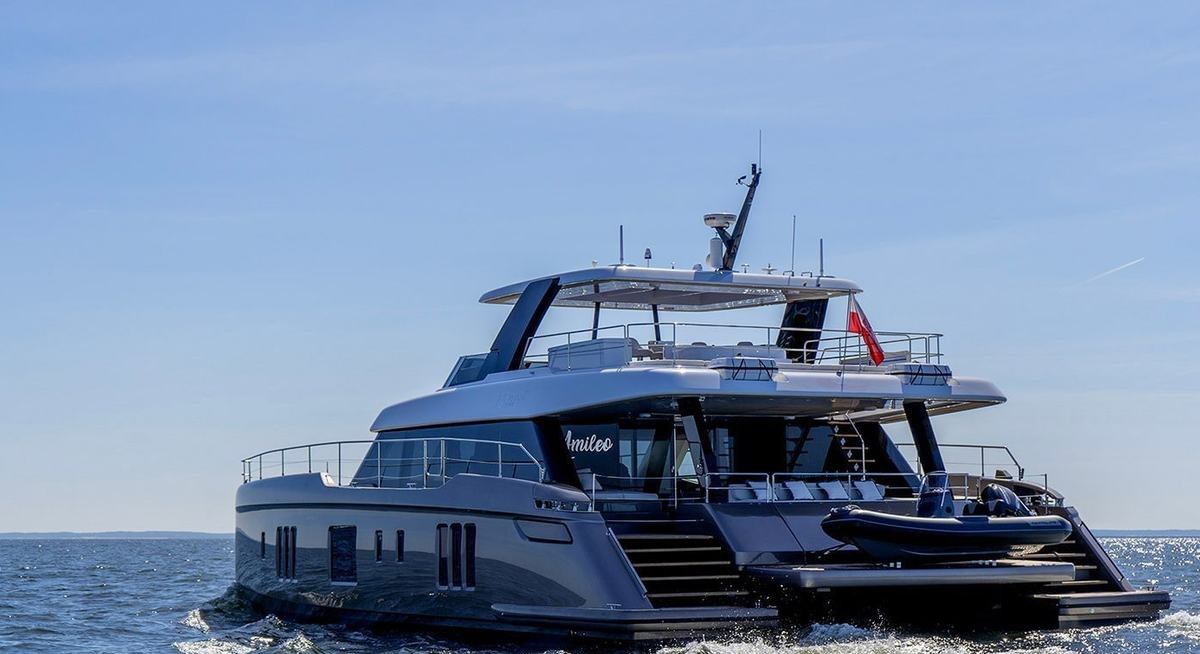 AMILEO yacht charter 5