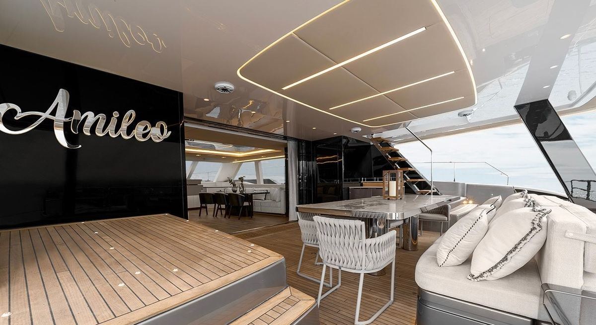 AMILEO yacht charter 4
