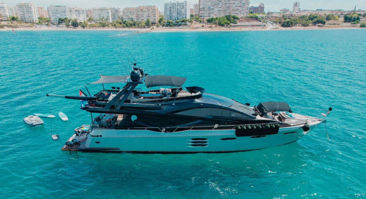 Yacht charter AMMONITE YACHT CHARTER