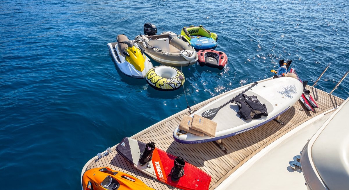 AMORAKI yacht charter 5