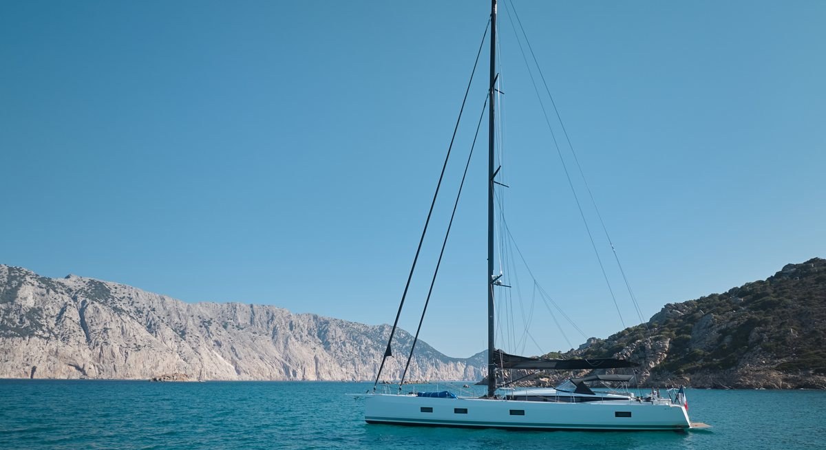 AMURI yacht charter 1