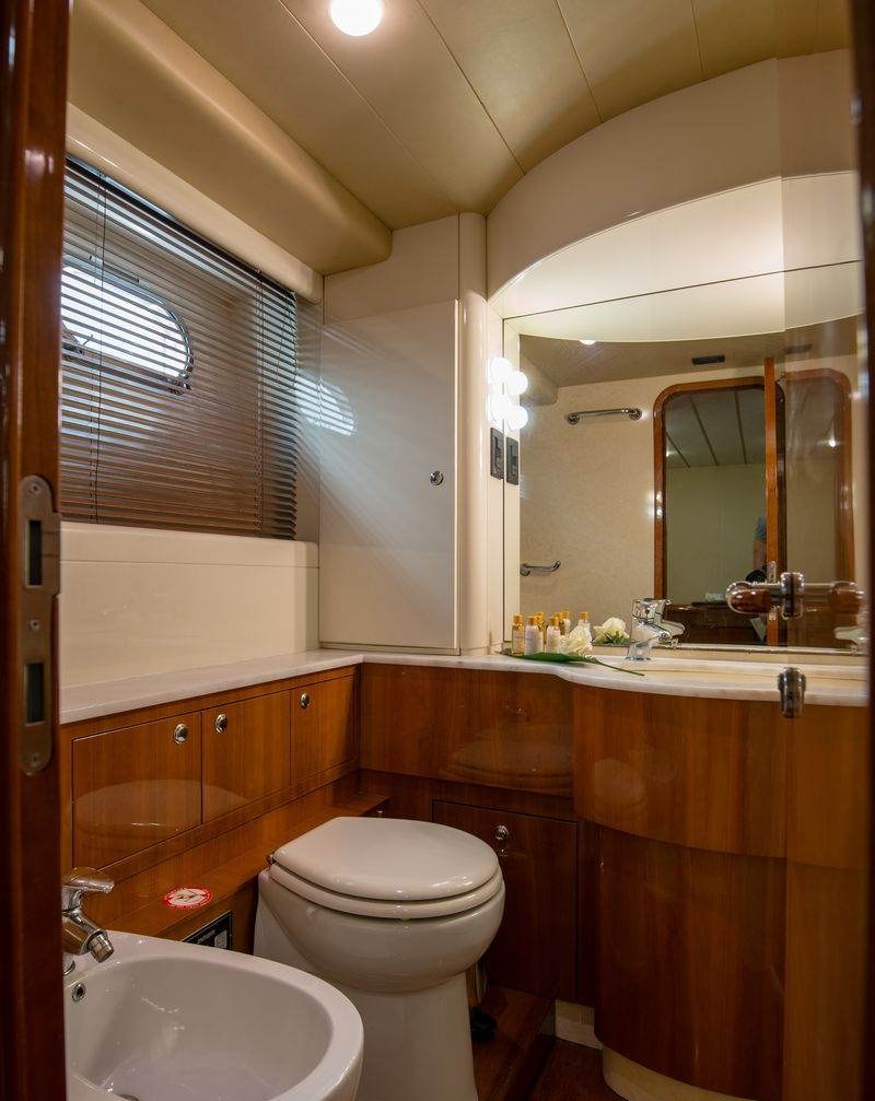 ANANAS yacht charter 4