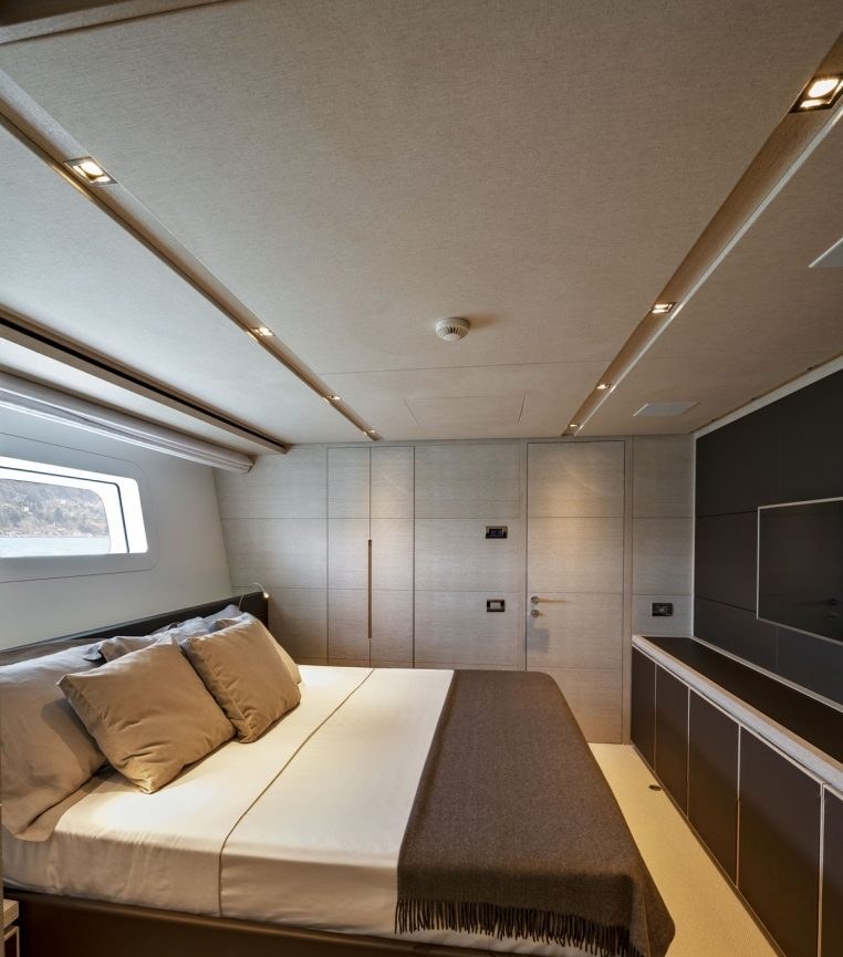 ANYTHING GOES V yacht charter 4