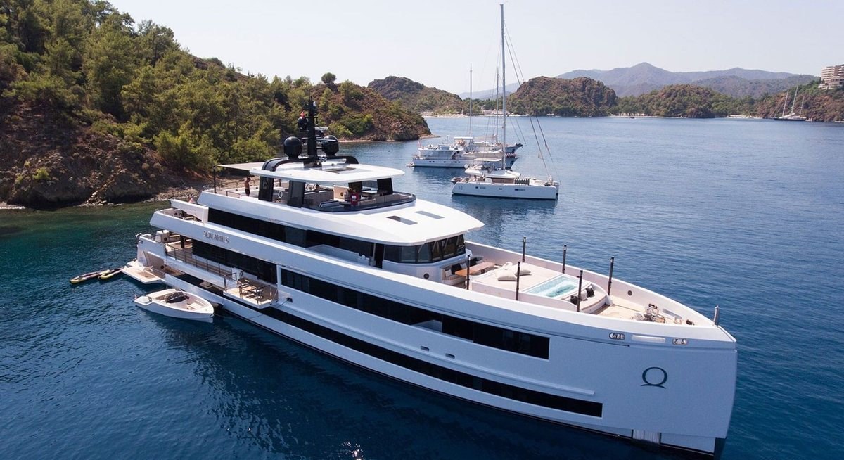 تأجير يخت AQUARIUS YACHT CHARTER