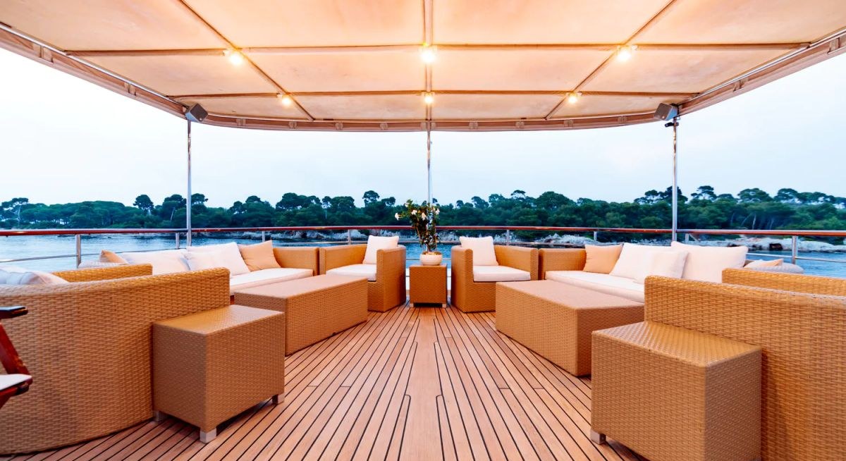 ARIONAS yacht charter 3