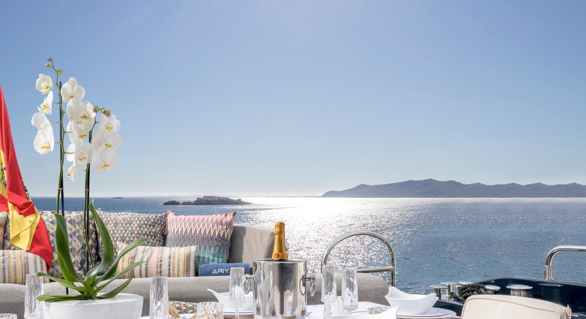ARIYAS yacht charter 5