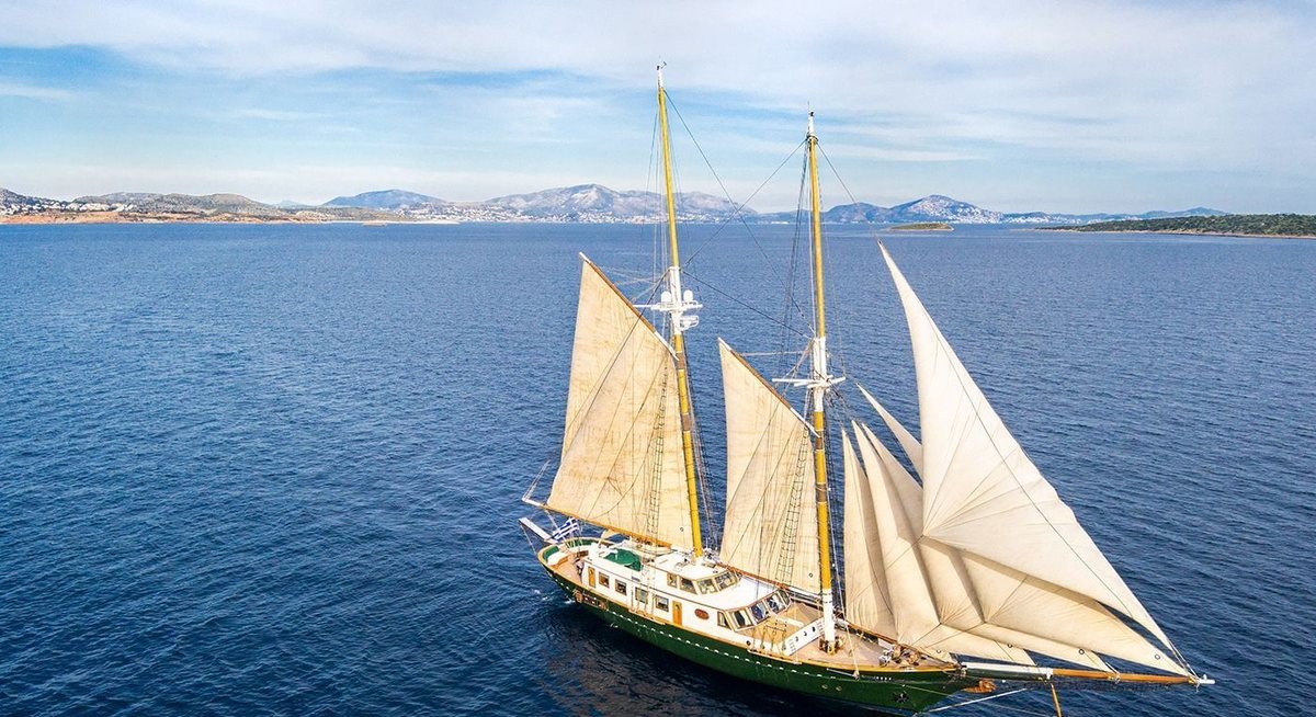 Yacht charter ARKTOS YACHT CHARTER
