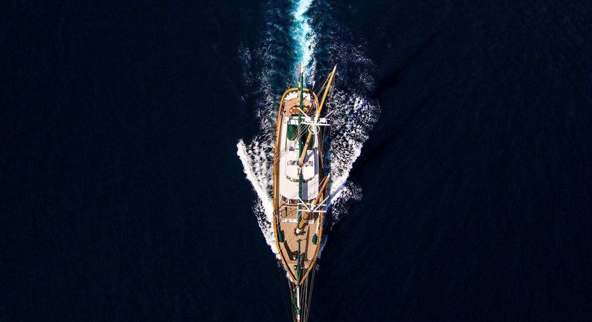 ARKTOS yacht charter 4