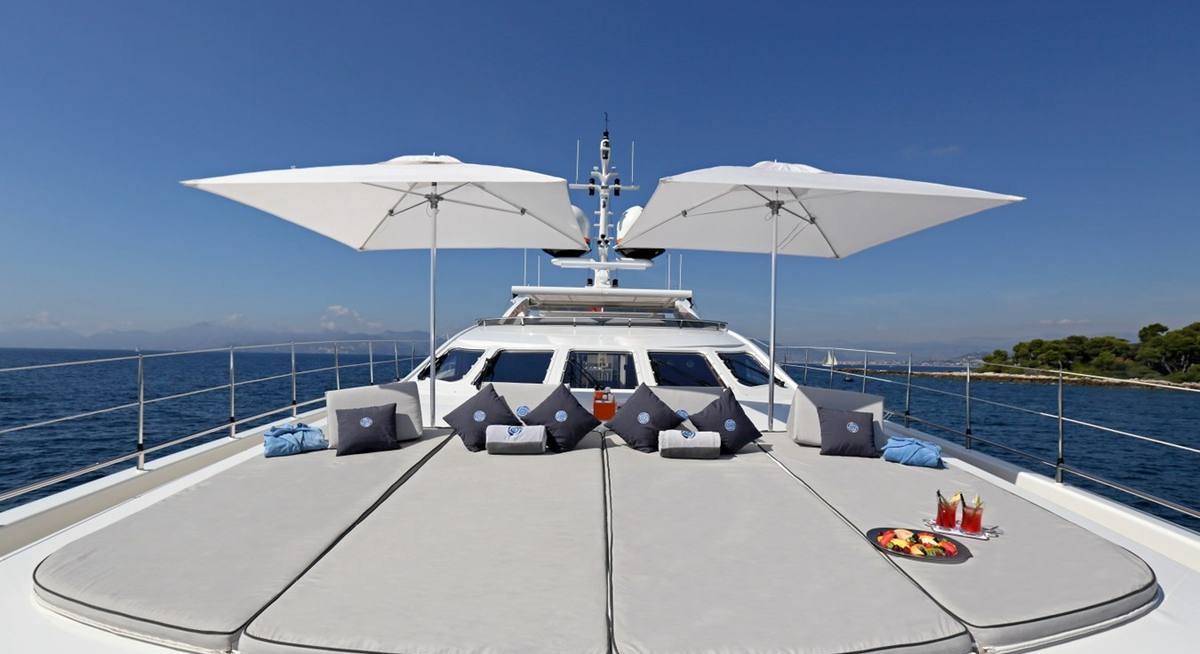 AURELIA yacht charter 2