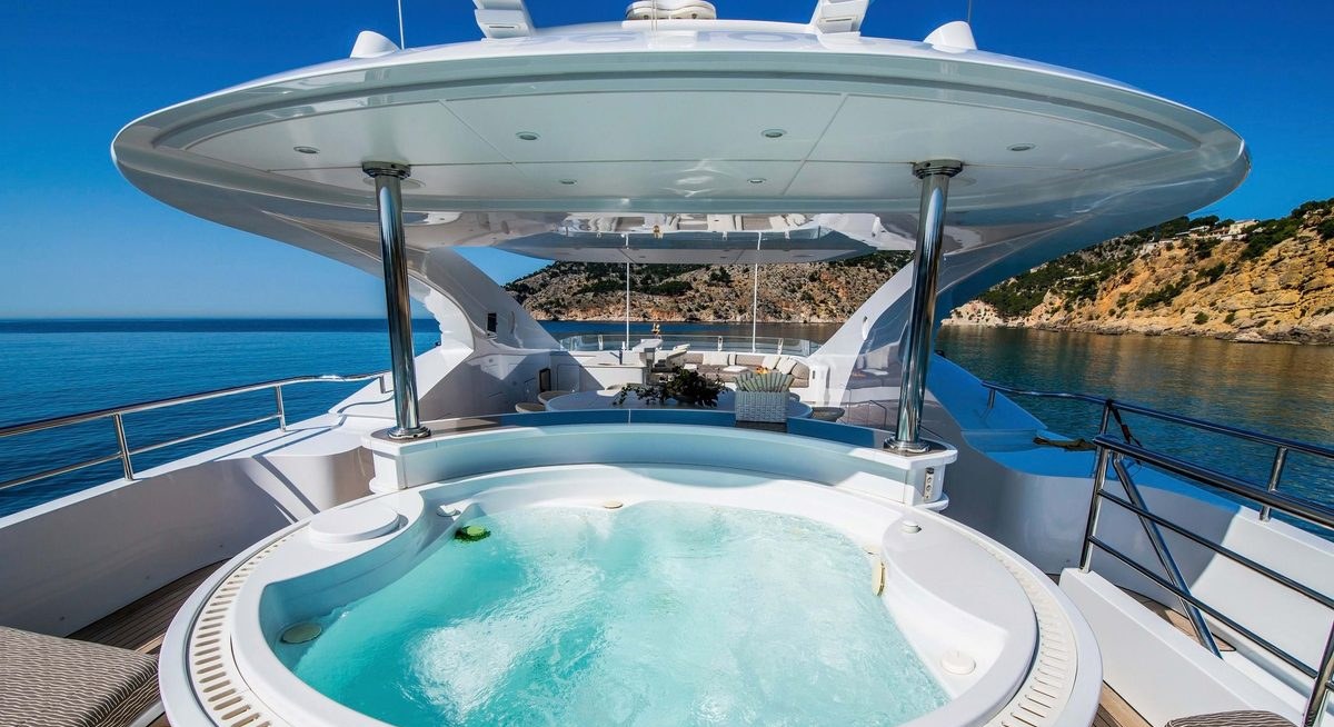 AZIZA yacht charter 2