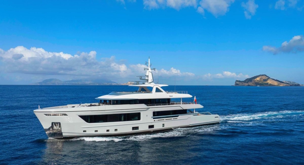 BABBO yacht charter 1