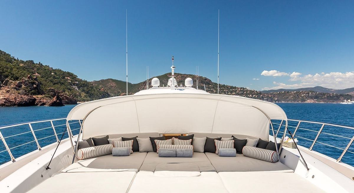 BEACHOUSE yacht charter 2