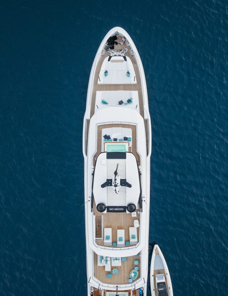 Yacht charter BEE YACHT CHARTER
