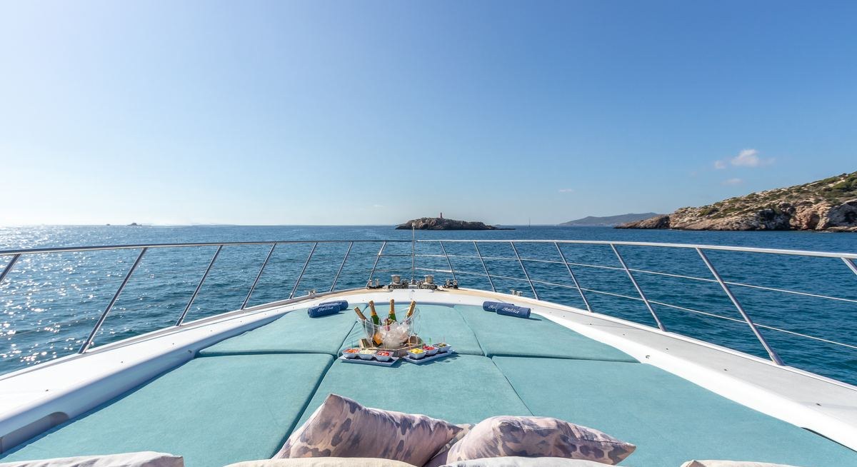 BELISA yacht charter 4