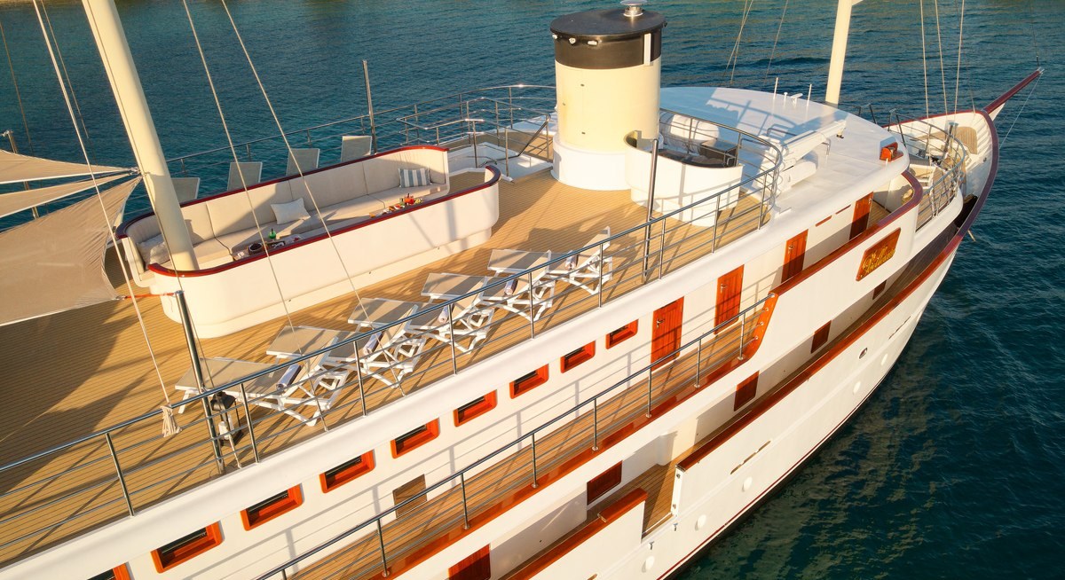 BELLEZZA yacht charter 2
