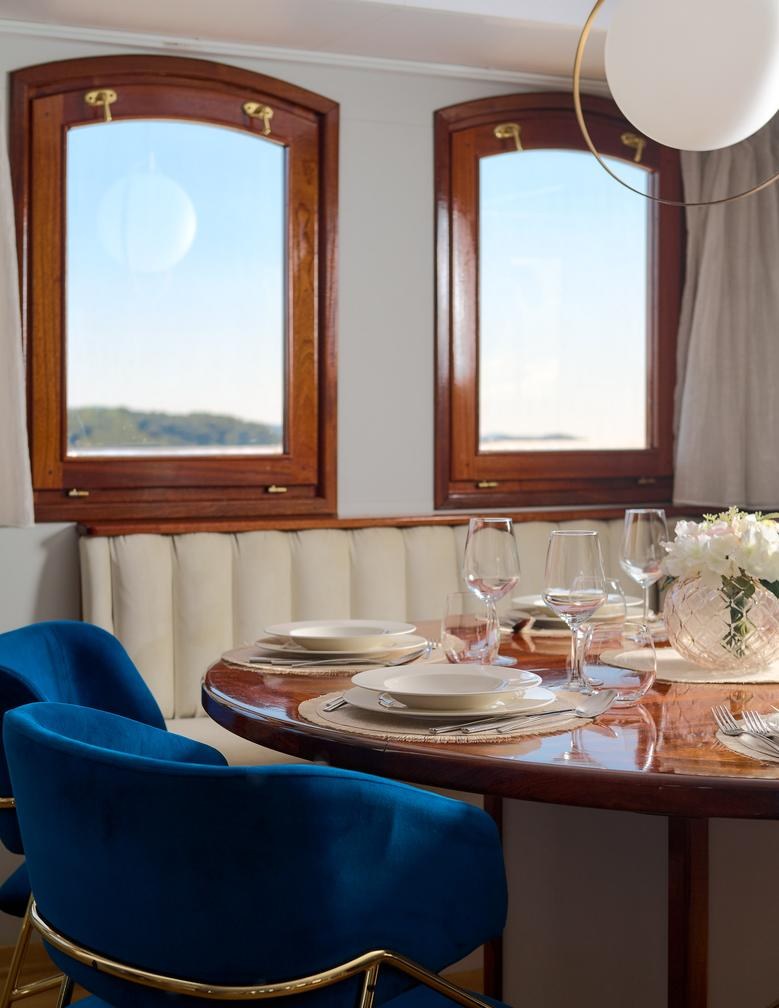 Yacht charter BELLEZZA YACHT CHARTER