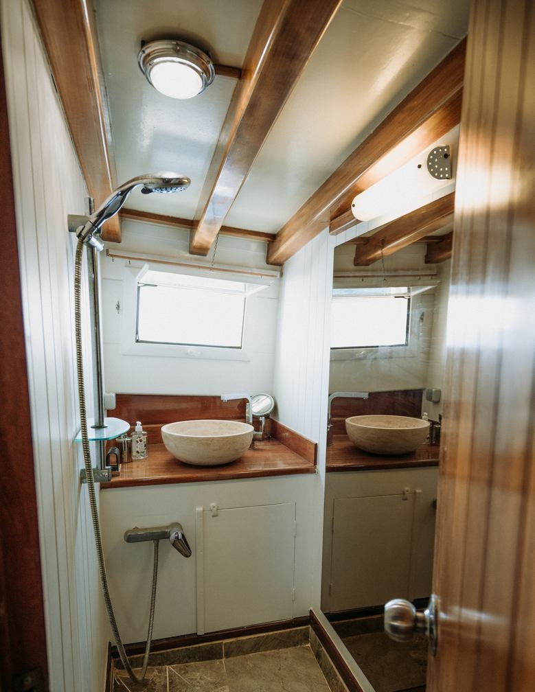 تأجير يخت BEYAZ LALE YACHT CHARTER