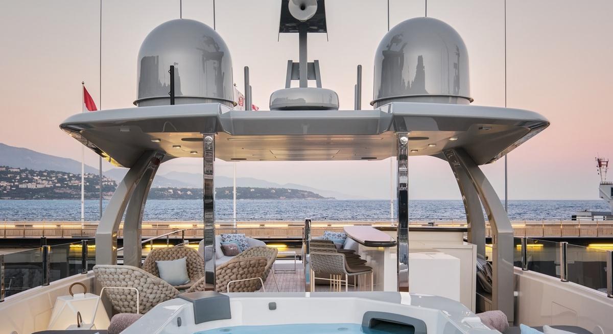 BIZMAN yacht charter 3