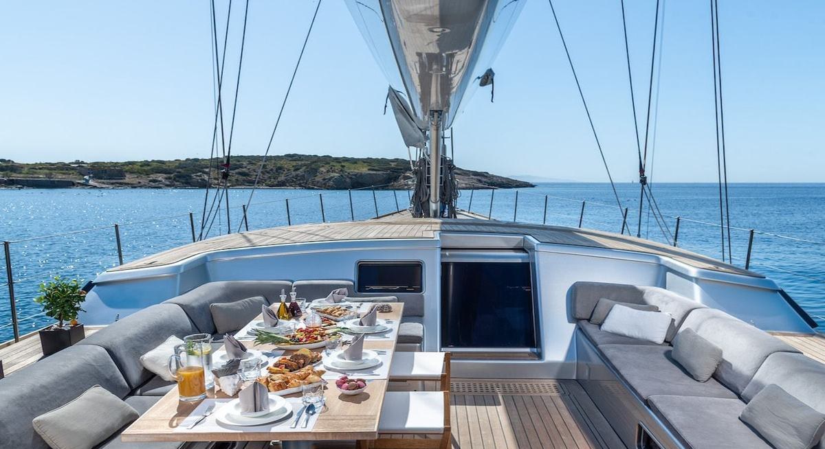 BLACK LION yacht charter 2