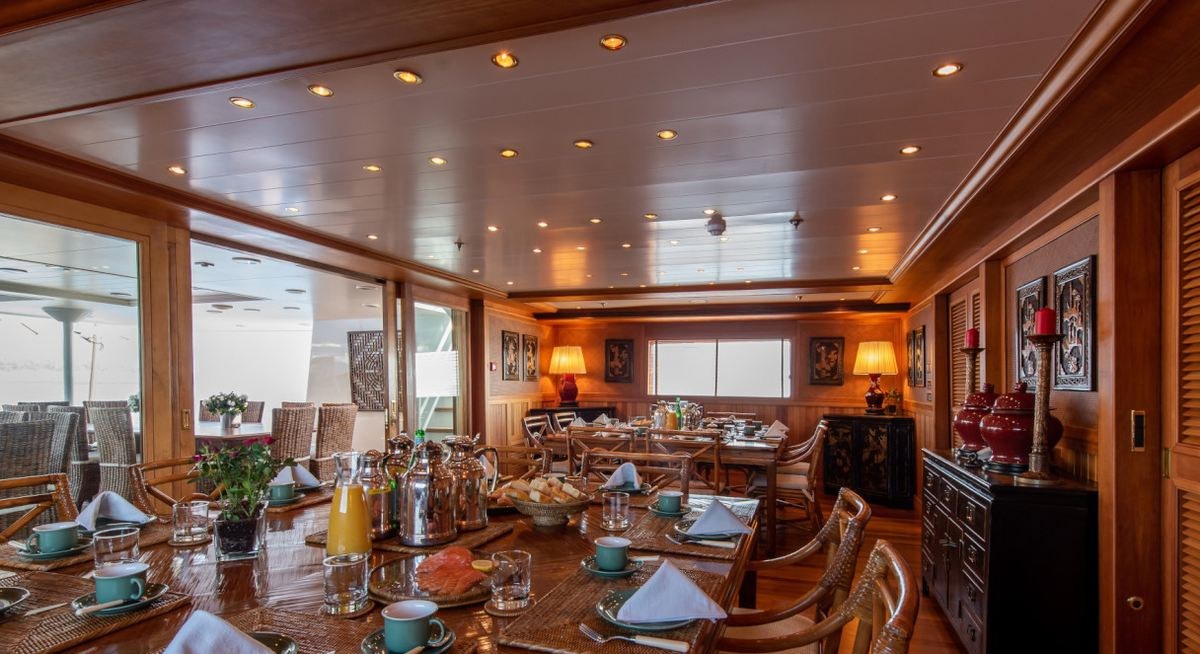 BLEU DE NIMES yacht charter 4