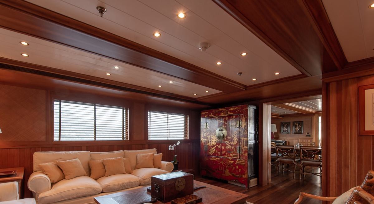 BLEU DE NIMES yacht charter 5