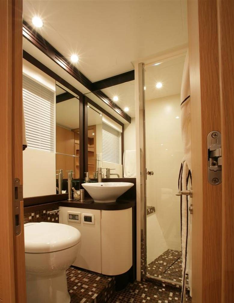 تأجير يخت BLUE ANGEL YACHT CHARTER