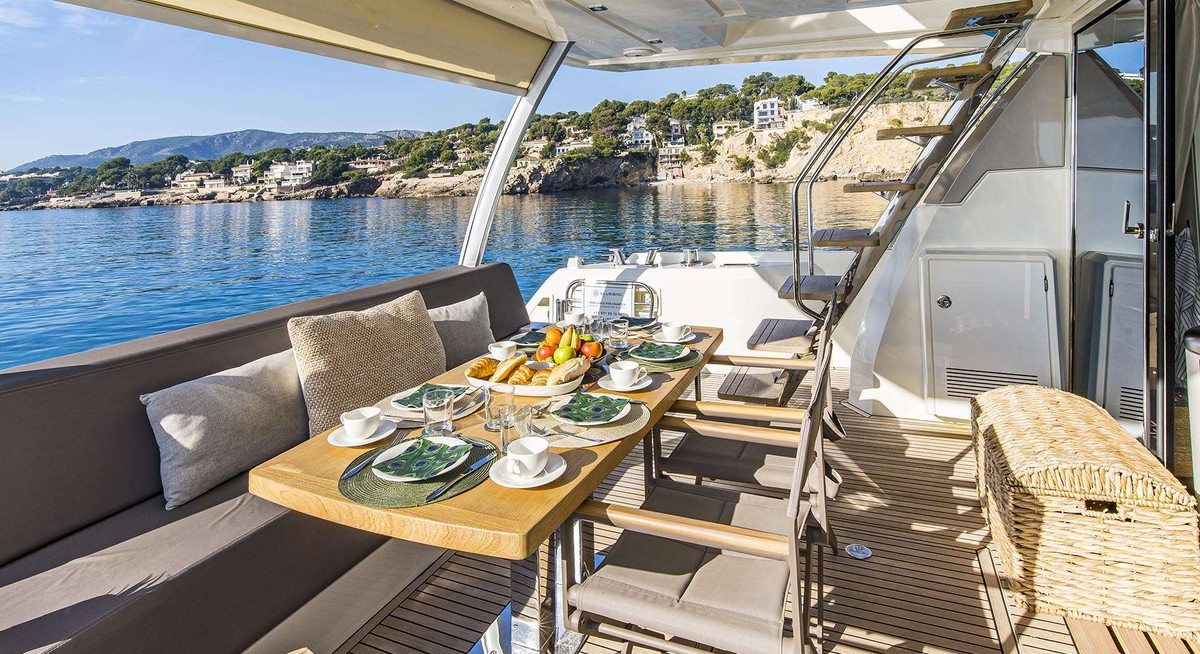 BLUE M yacht charter 4