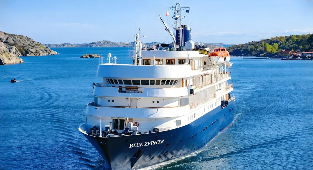BLUE ZEPHYR yacht charter 5
