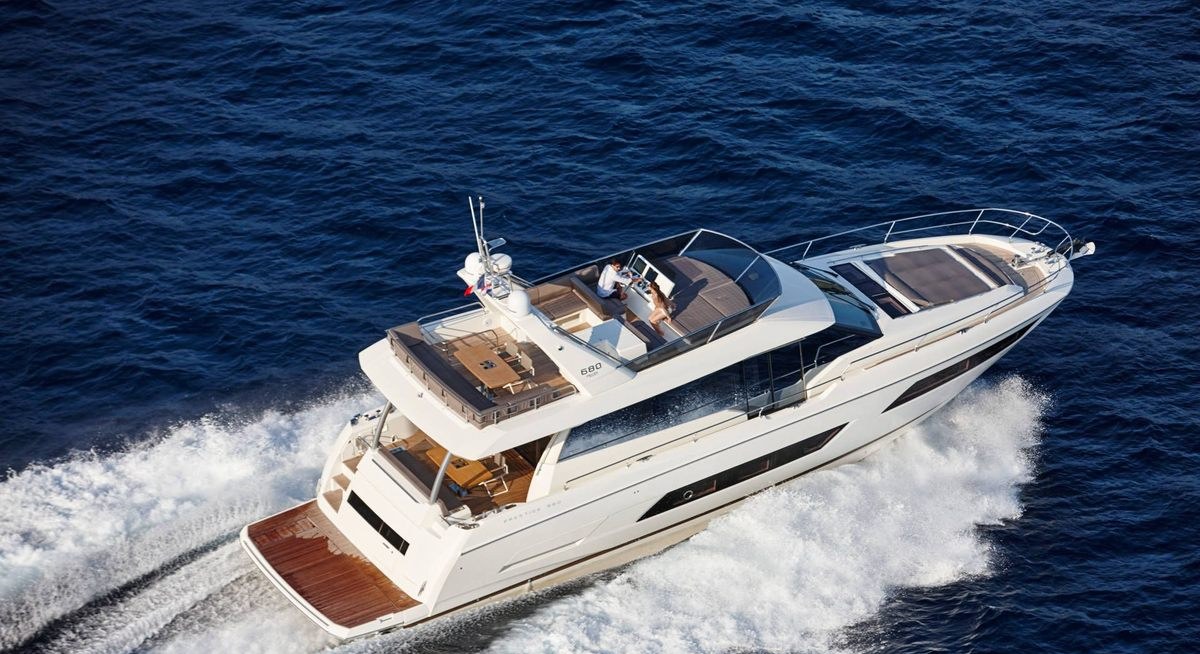 BLUEM yacht charter 5