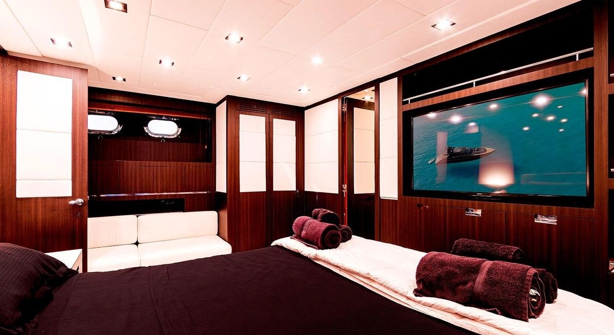 BOBY yacht charter 4