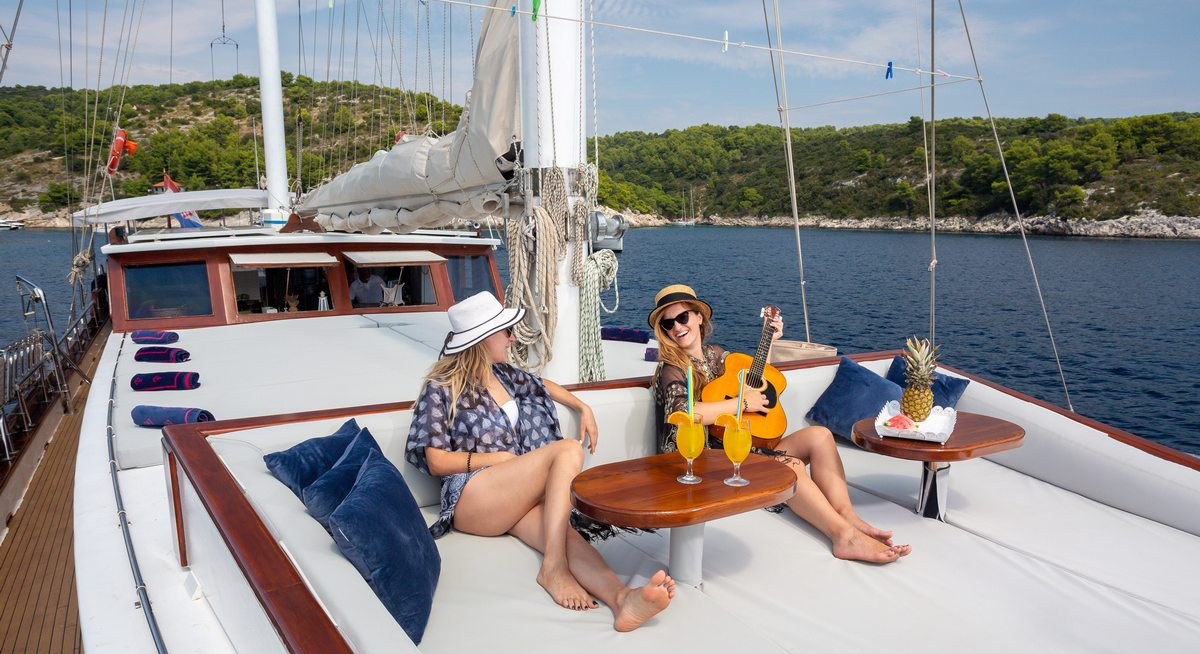 BONAVENTURA yacht charter 2