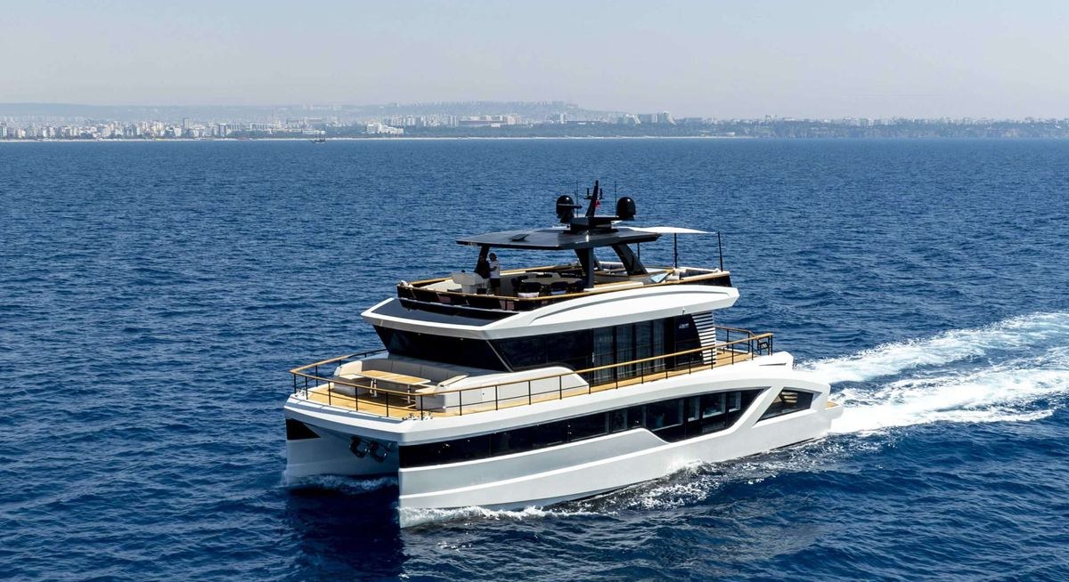 BOTIGUER yacht charter 1