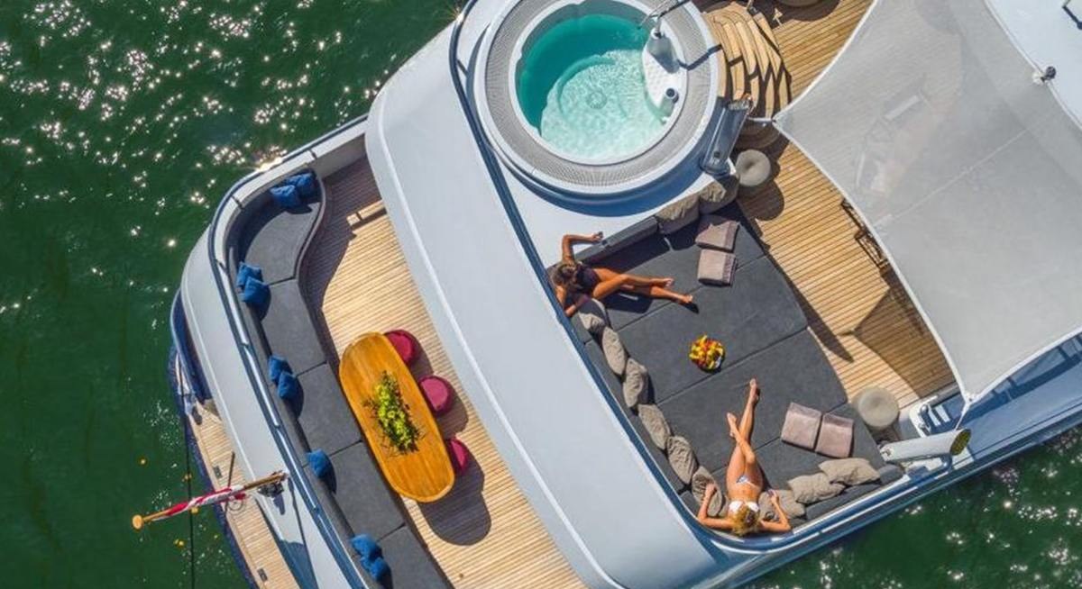 BRAVADO yacht charter 4