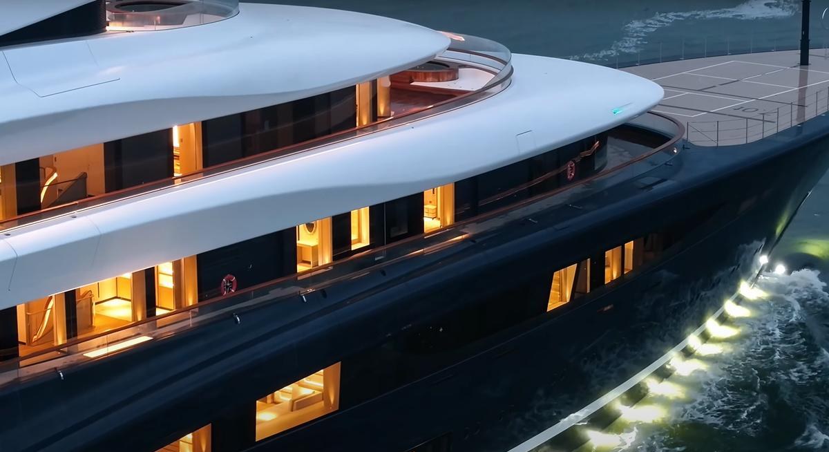 BREAKTHROUGH yacht charter 2