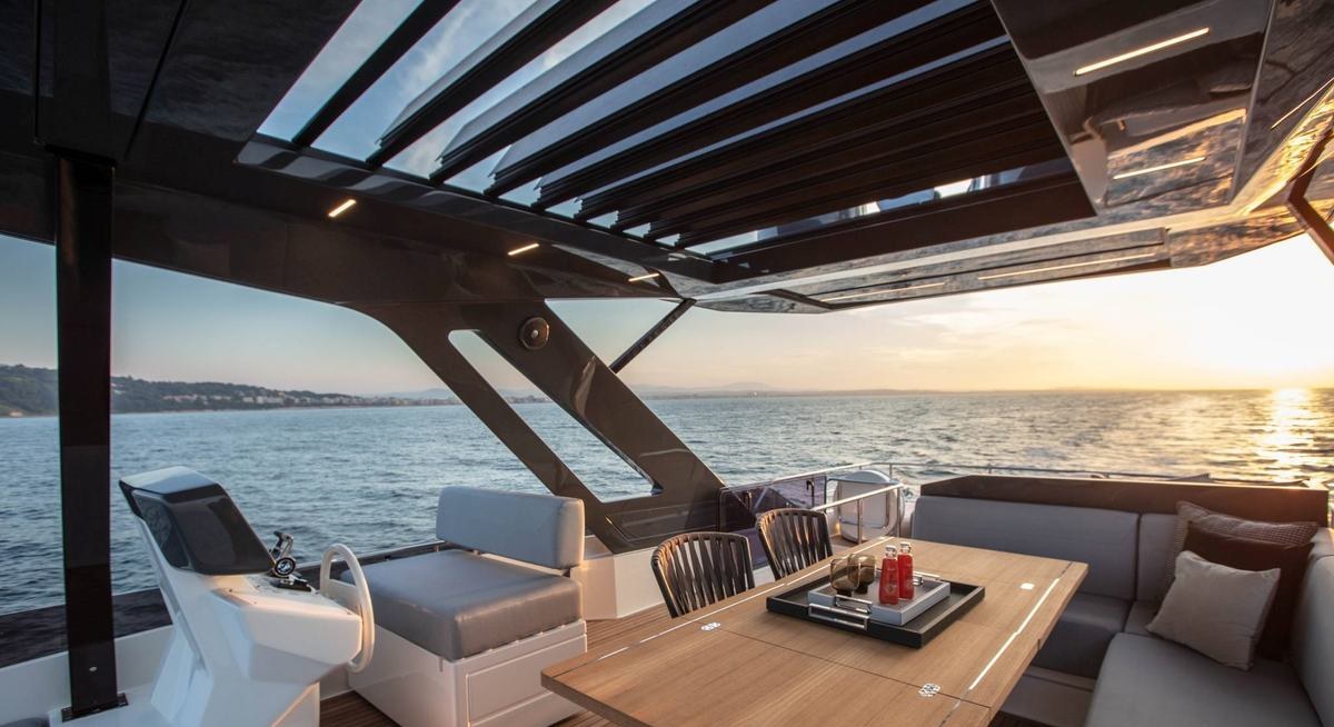 BREEZE yacht charter 3