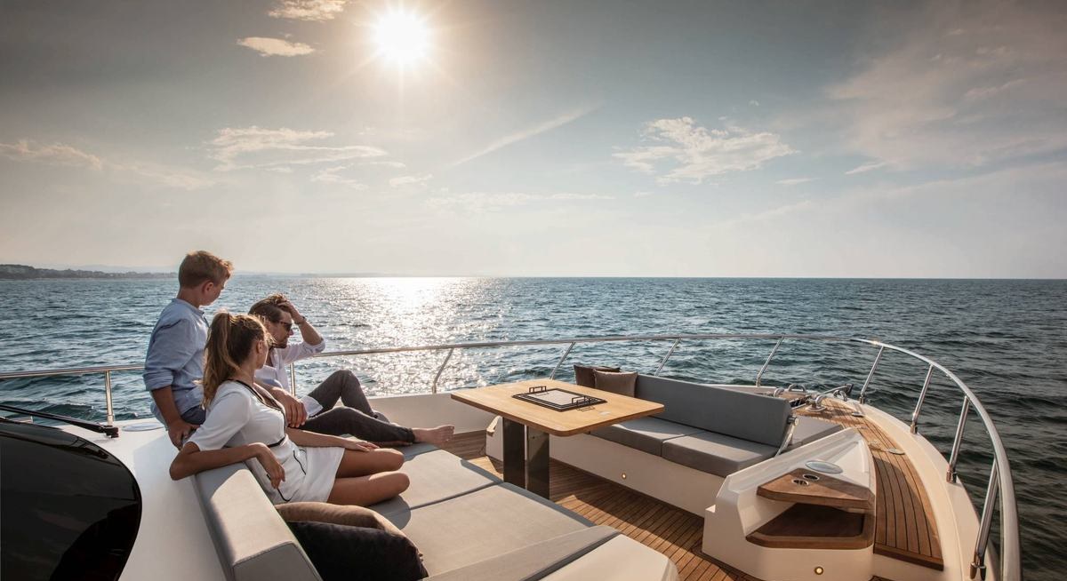 BREEZE yacht charter 2