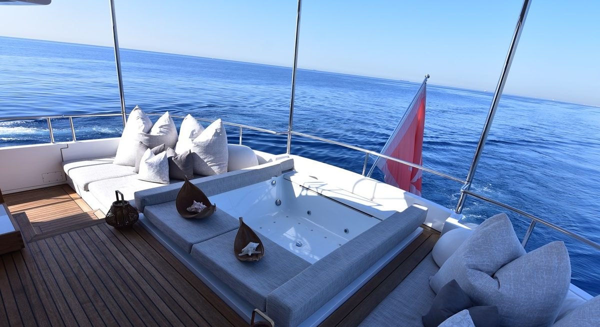BYZANTIUM yacht charter 3