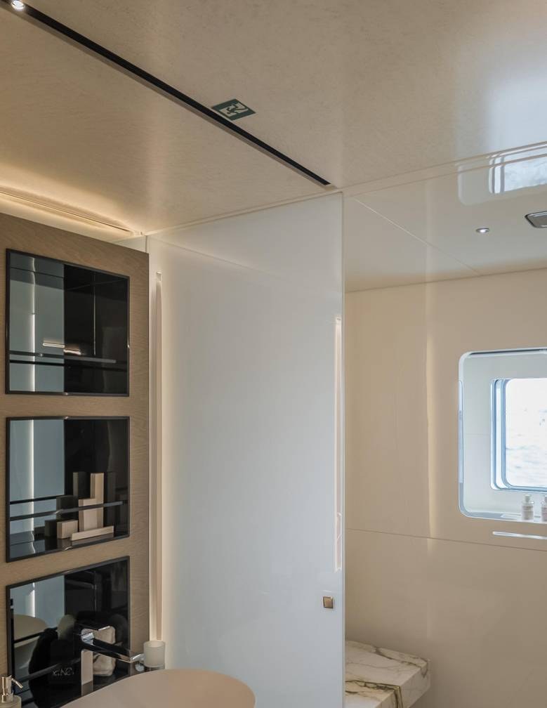 Yacht charter C YACHT CHARTER