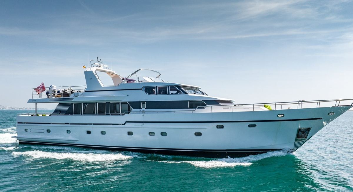 Yacht charter CAMENA II YACHT CHARTER