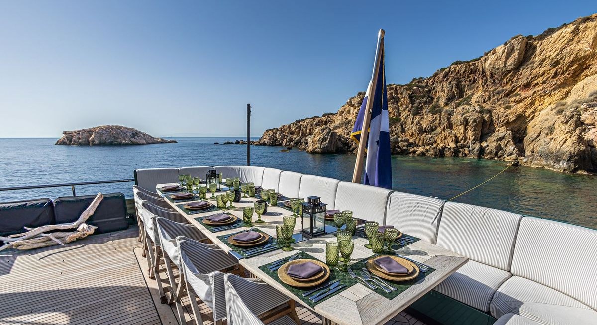 CAN'T REMEMBER yacht charter 4